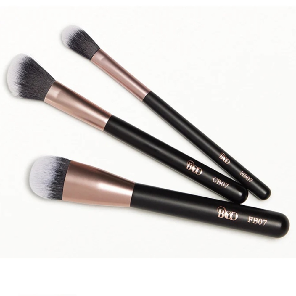 BYOD 3-PIECE FACE BRUSH SET:
FOUNDATION, CONTOUR, AND HIGHLIGHTER BRUSHES NWT